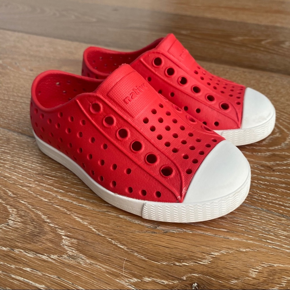 Native Shoes Jefferson. Torch Red / Shell White